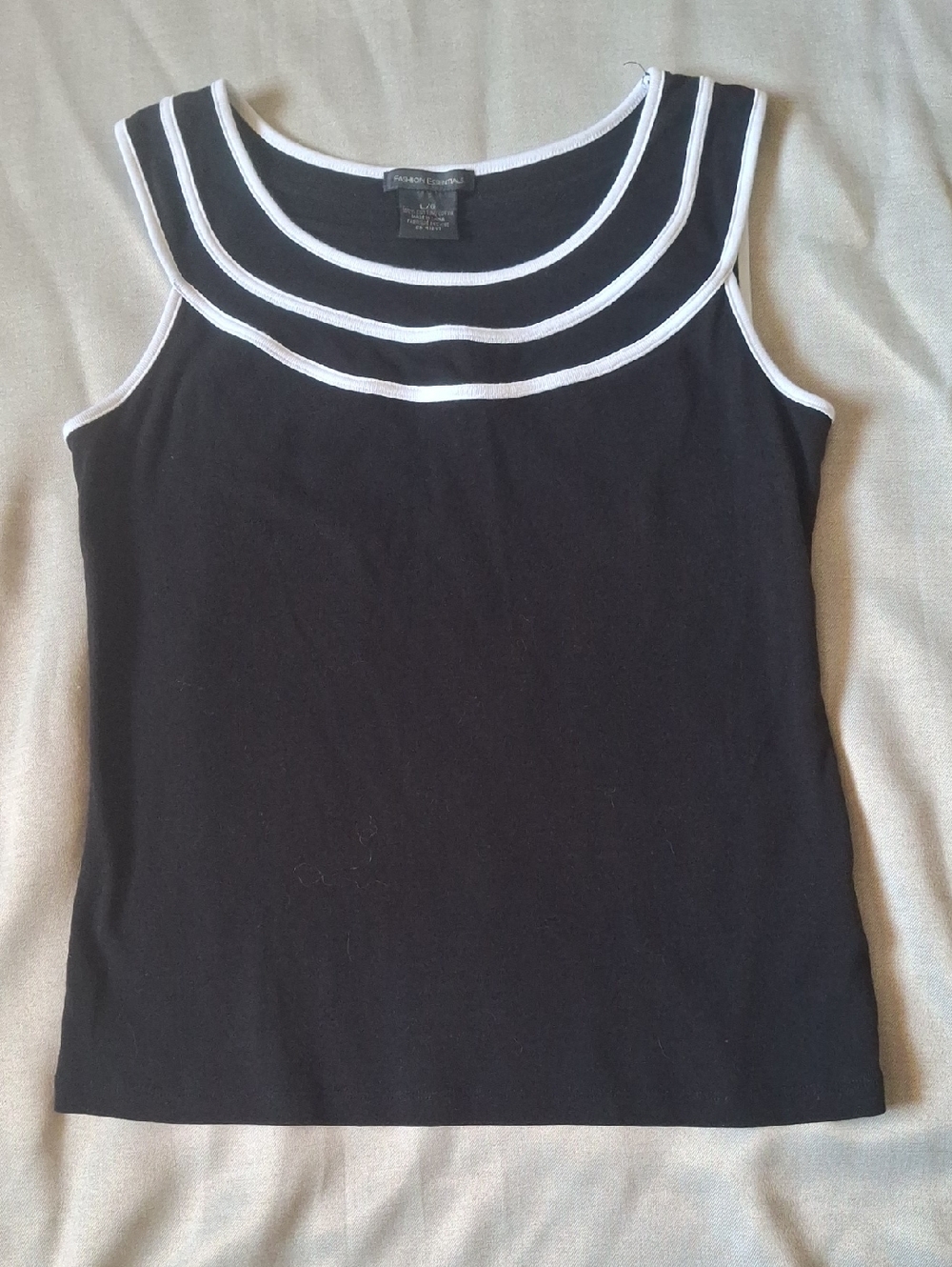 💥3/$20💥 Fashion Essentials Black & White Trim Knit Tank Top L